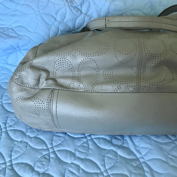 Coach Vintage Pearl Gray Handbag - Picture 10 of 13